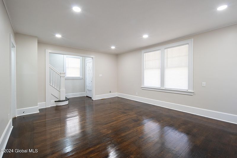 5th image of 50 Eileen Street