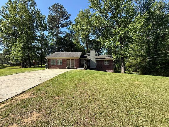 2nd image of 1705 Sharon Ln