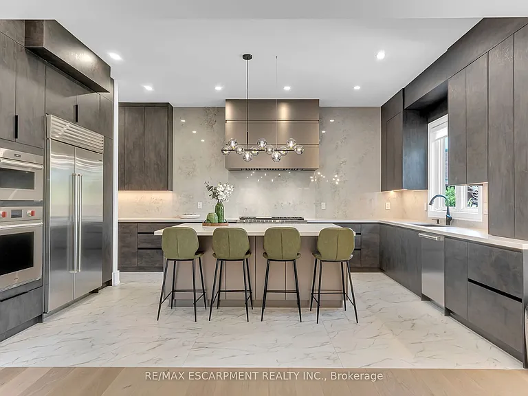 221 Morden Rd E — Photo 14