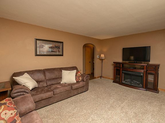 5th image of 805 12th Ave NE