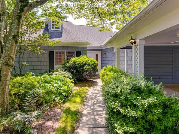 1220 Kent Place Ln, Winston Salem, NC 27104