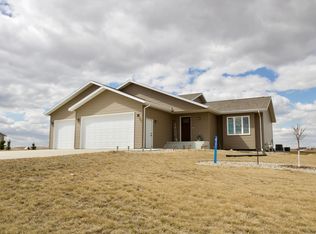7006 Tiffany Dr, Bismarck, ND 58504