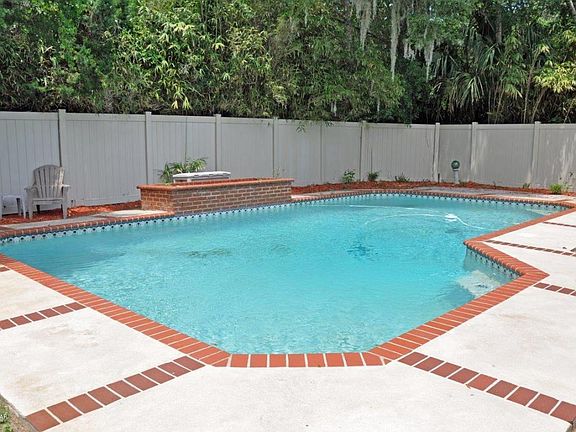 2nd image of 2527 Glen Dr
