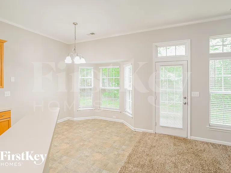 2015 Farmingham Ln — Photo 7