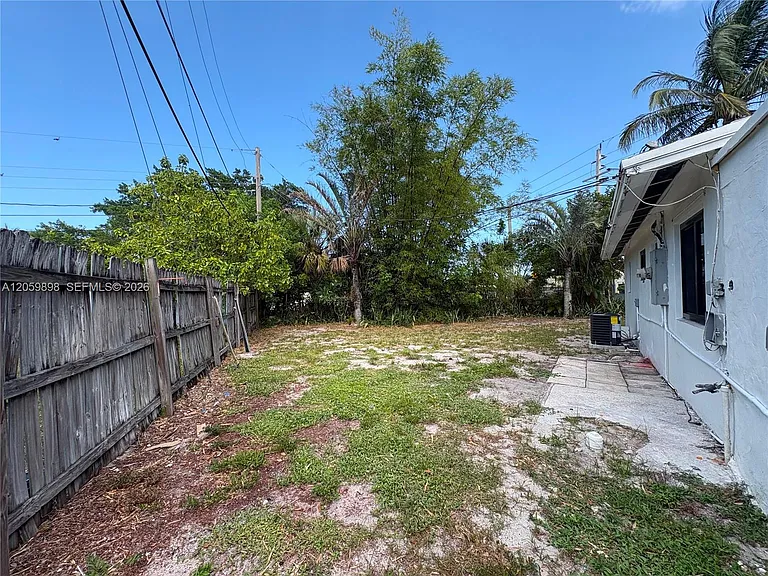 929 SW 10th Ave — Photo 15