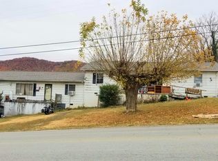 305 E Hemlock St, La Follette, TN 37766