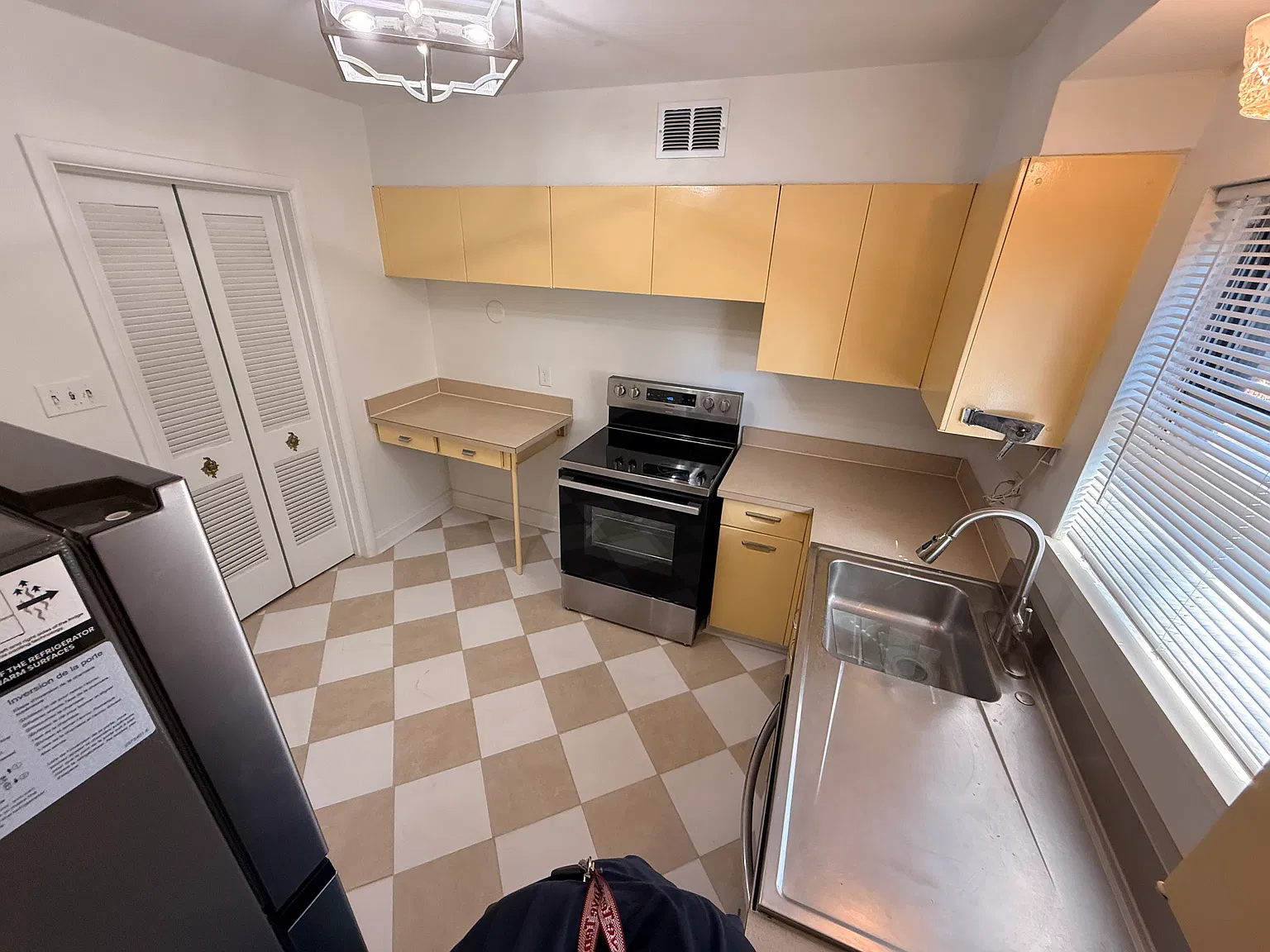 3 bed, 1.5 bath, 1320 sqft, $1,350 — Photo 4