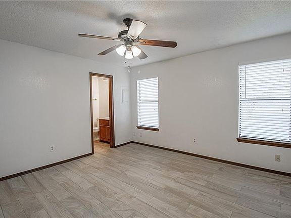 5th image of 3009 SW 124th St