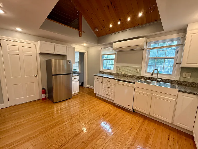 405 Benefit St #2 — Photo 2