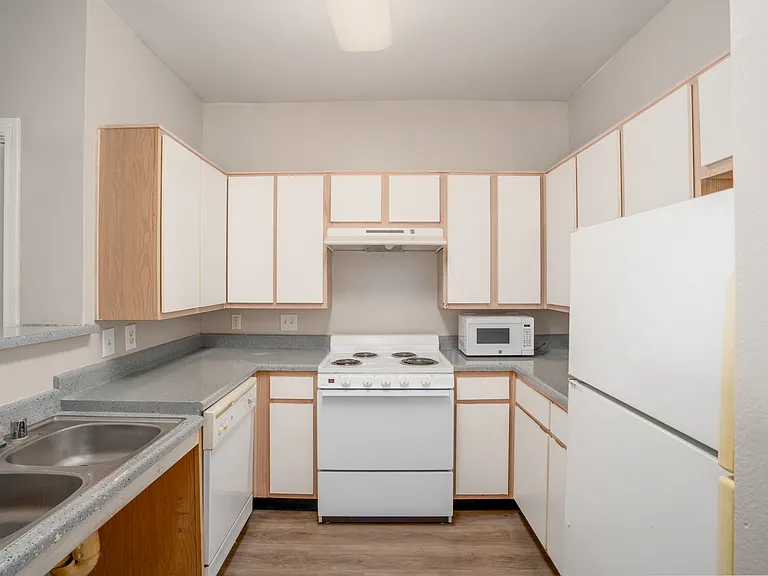 Freeport Oaks Apartments — Photo 18