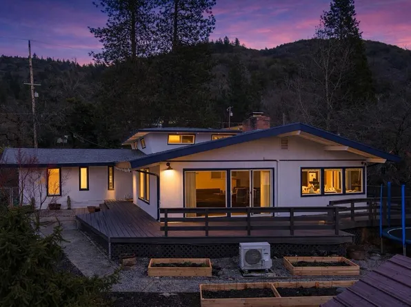 1305 NE Roseana Dr, Grants Pass, OR 97526