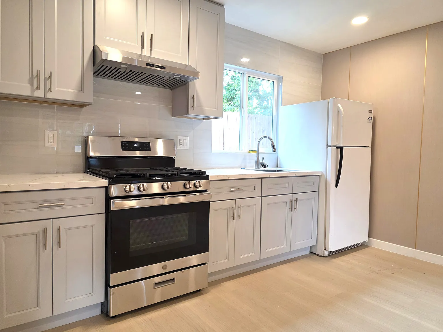 1 bed, 596 sqft, $1,380 — Photo 2