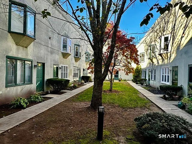 2 bed, 1.5 bath, 1362 sqft, $2,200 — Photo 2