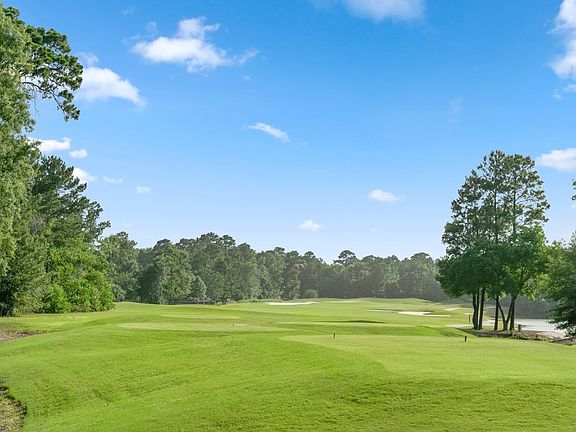 Close to top-rated golf courses
