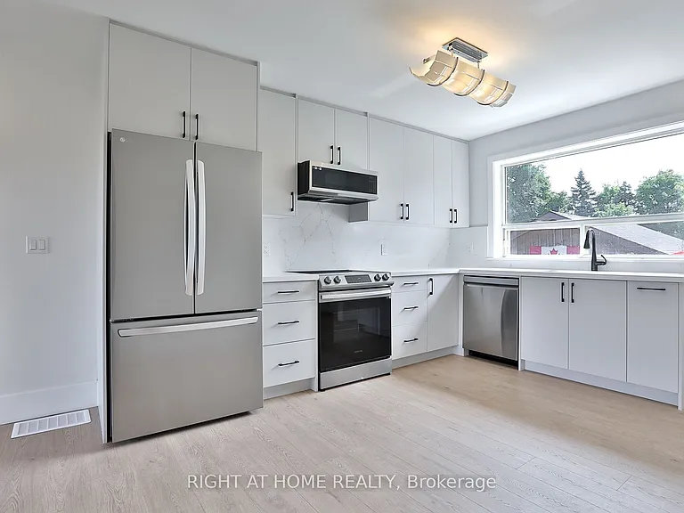 80 Stephen Dr — Photo 4