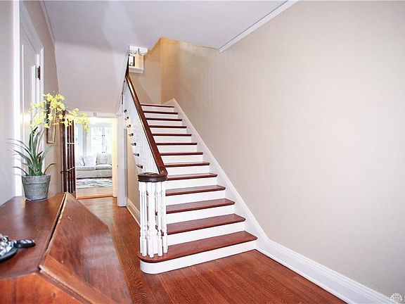 3rd image of 28 W Thruston Blvd