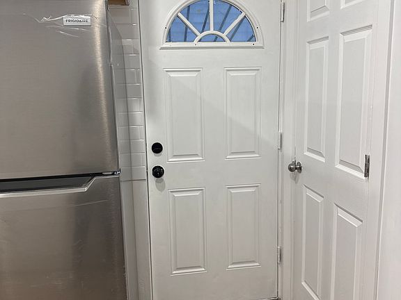 3rd image of 4040 Pratt Ave #1
