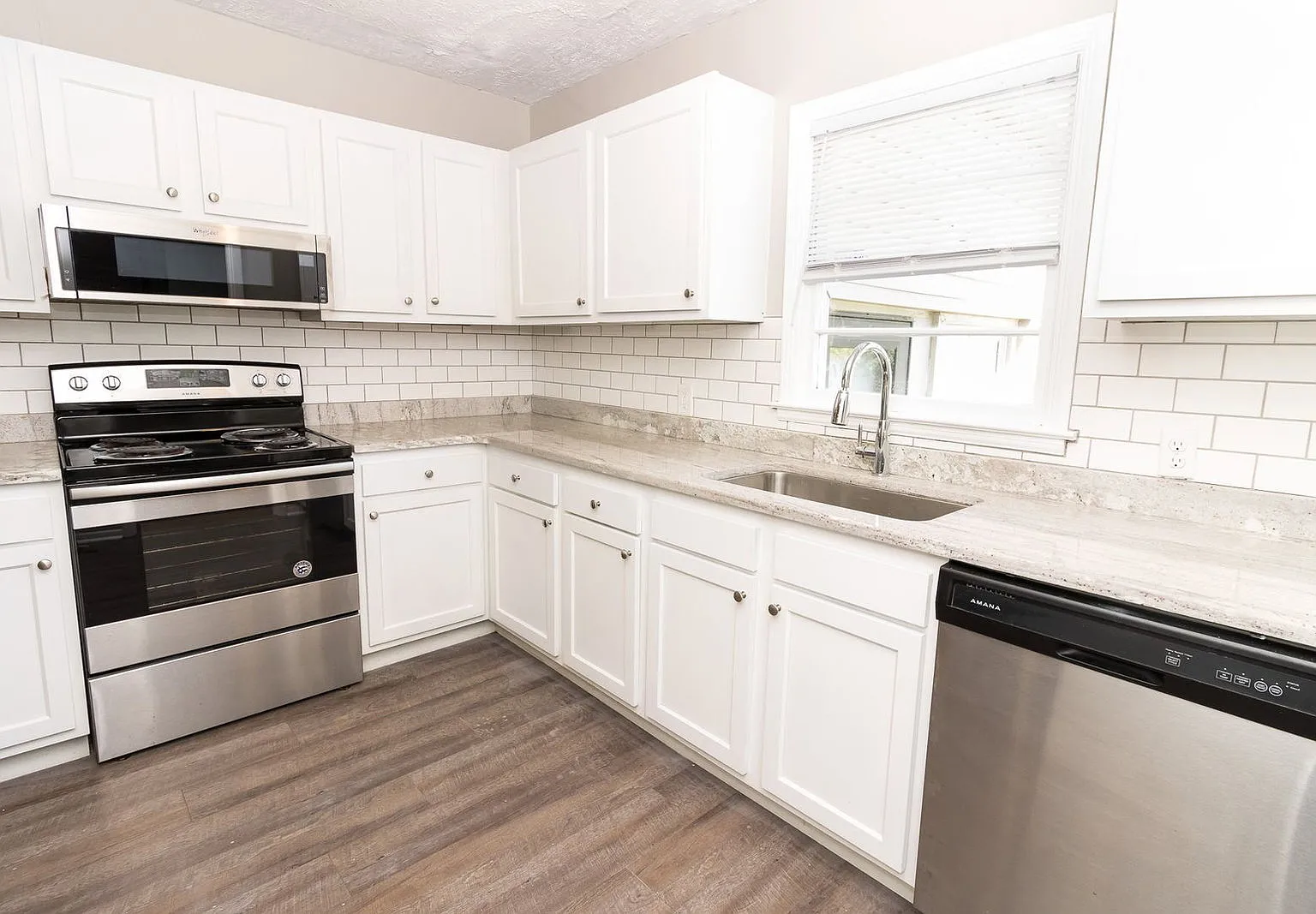 3 bed, 1.5 bath, 1512 sqft, $1,845 — Photo 2