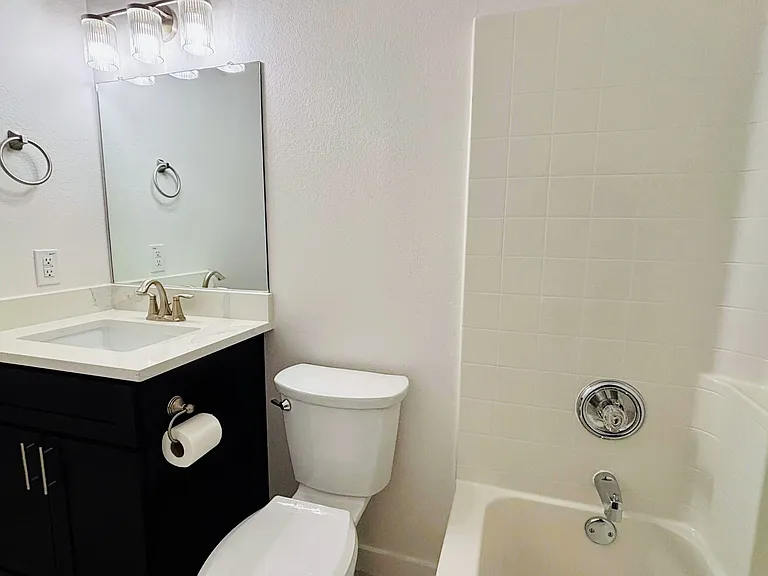1007 Chilton Dr — Photo 24