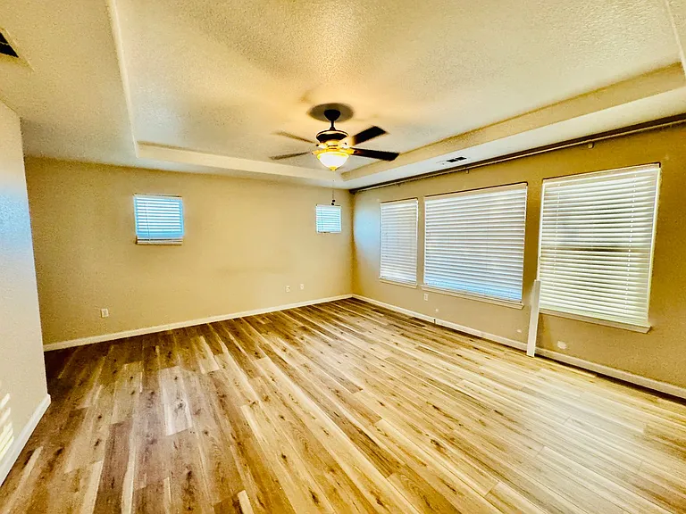 1946 Rainier Dr — Photo 8