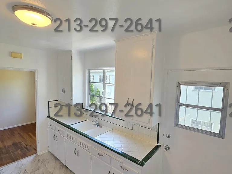 12515 Whitsett Ave #D — Photo 10