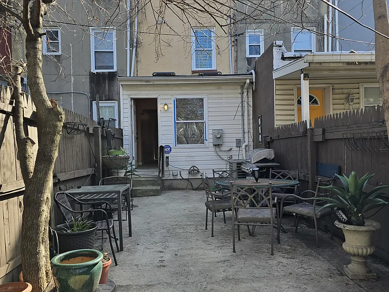 1012 W Pratt St — Photo 28