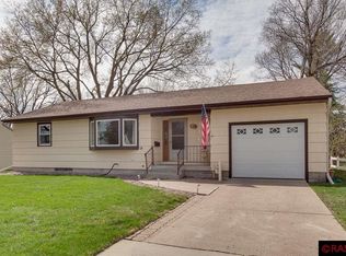 120 Swiss St, Mankato, MN 56001