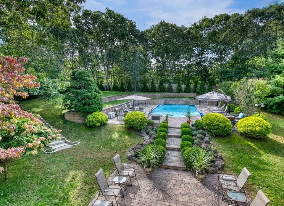10 Deer Trail Rd