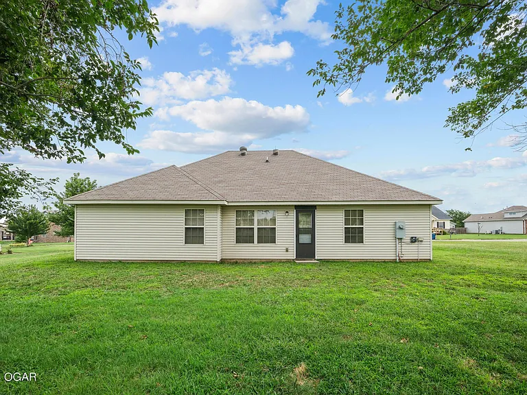 2044 Mississippi Ave — Photo 31