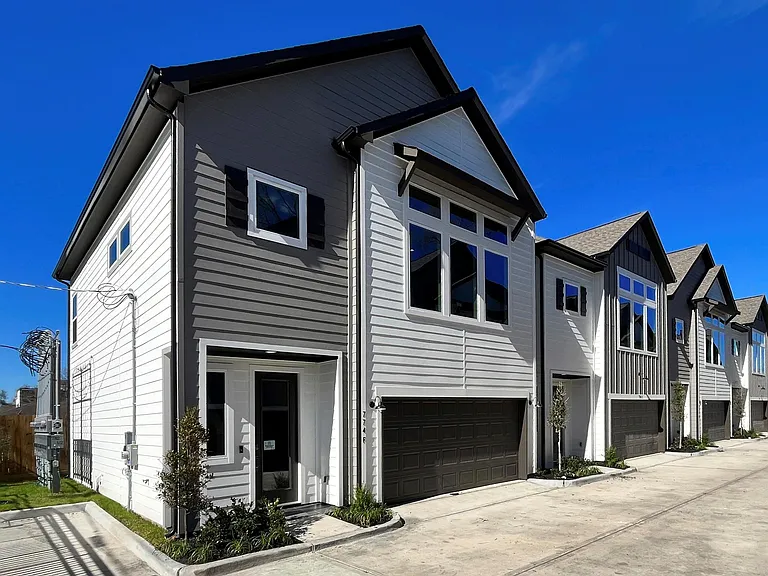8318 Curry Rd — Photo 1
