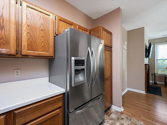 4th image of 89 Stone Hill Ct