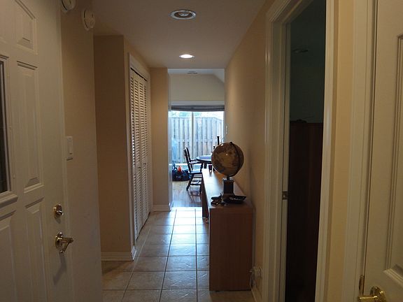 5th image of 2658 N Wilton Ave #3