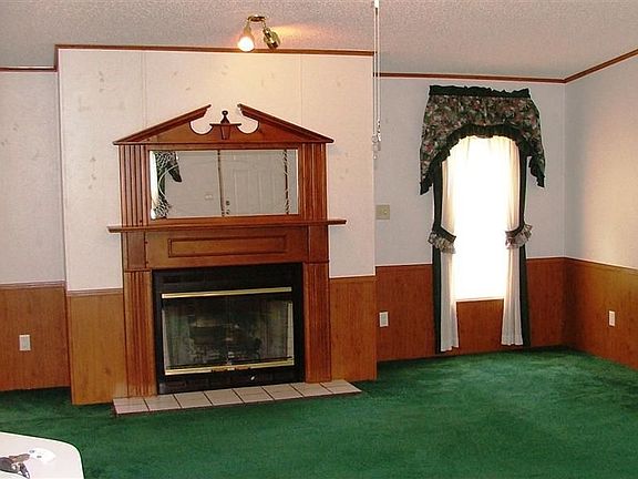 Great Rm w/fireplace