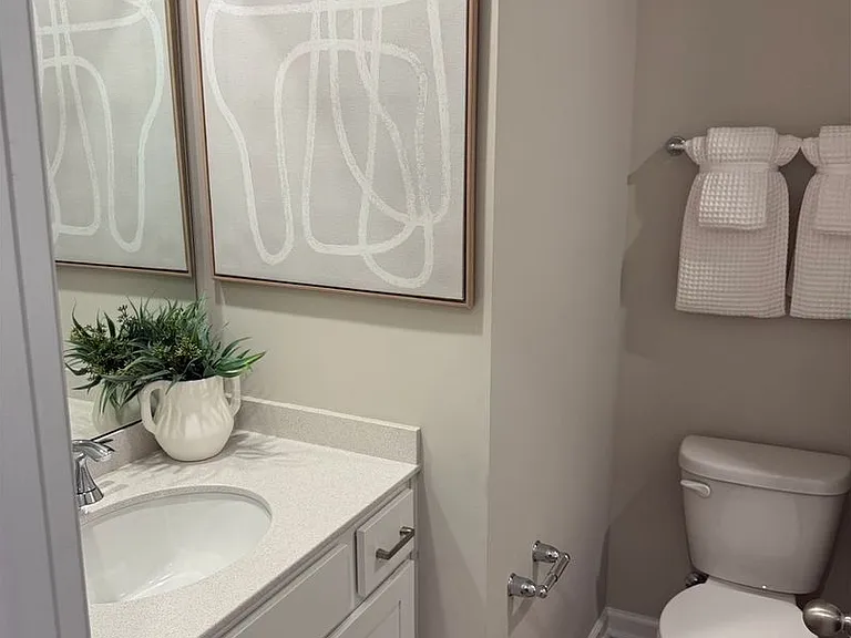 511 Eastwood Dr — Photo 9