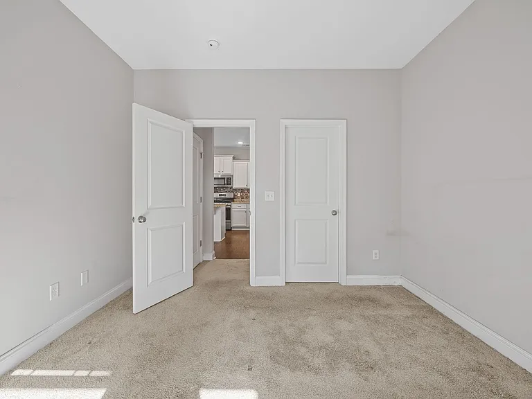 4 Tatum Ln — Photo 29
