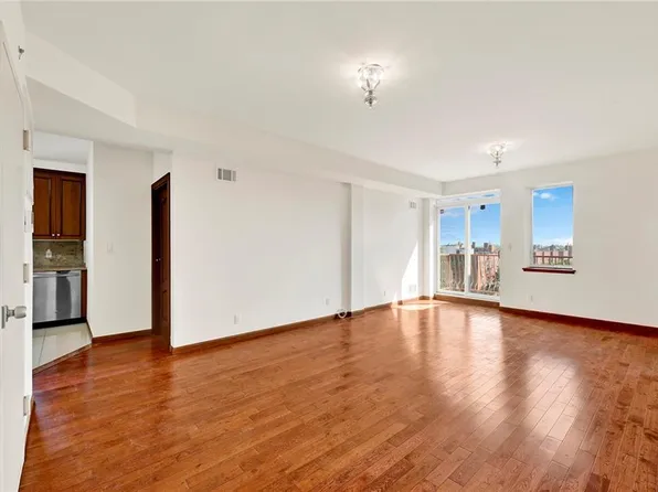 842 Ocean Parkway image 2 of 15