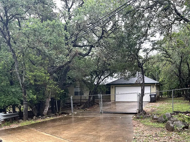 1918 Summerwood Dr — Photo 2