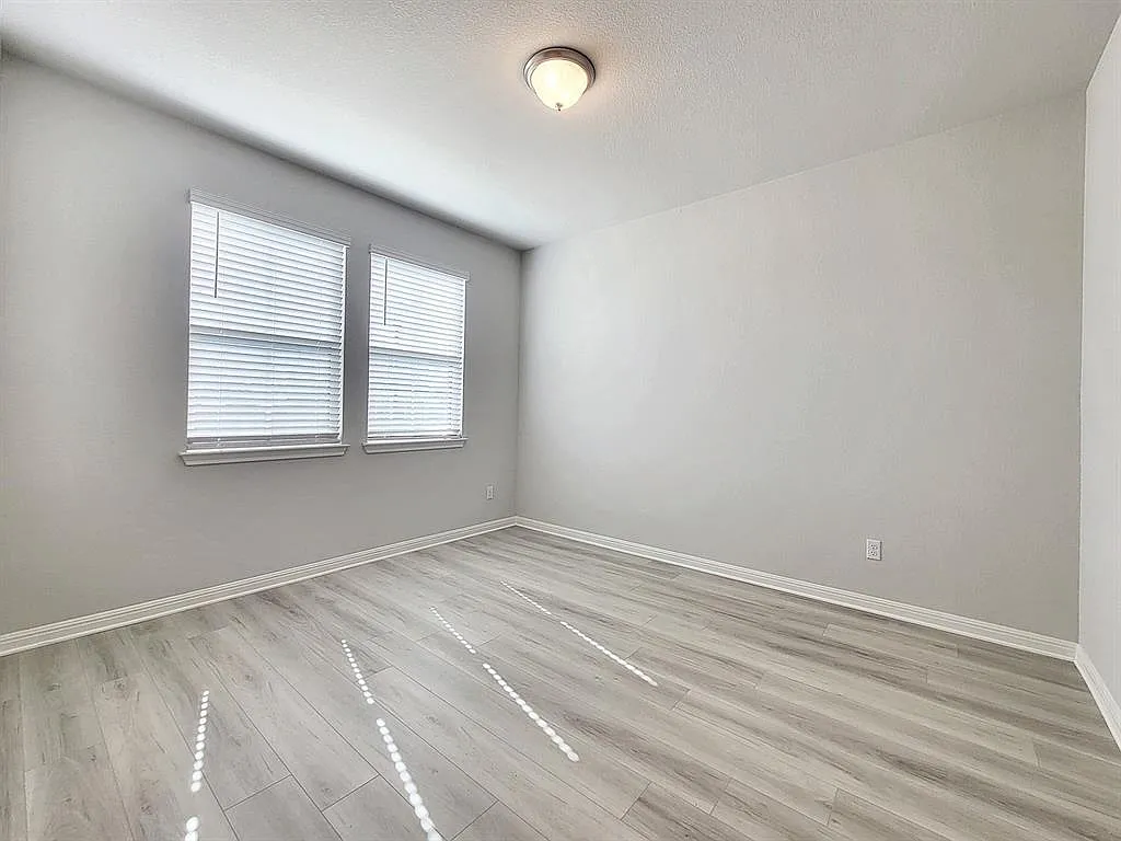 3 bed, 2.5 bath, 1658 sqft, $2,045 — Photo 3