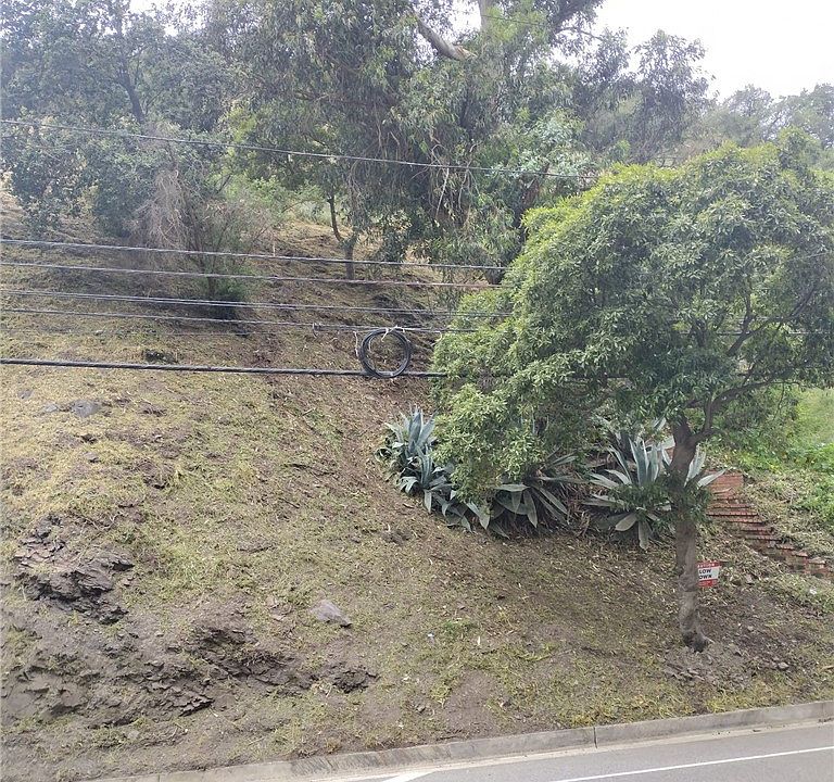 1st image of 1401 N Beverly Glen Blvd #23