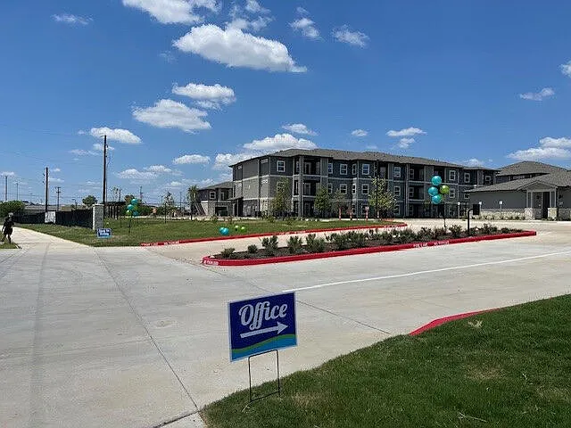 Southton Apartments — Photo 12