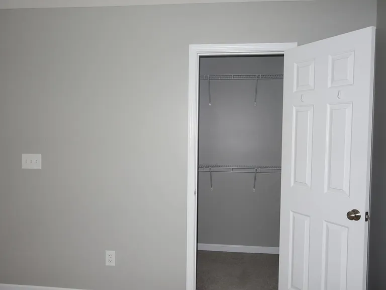 1390 Thornborough Dr — Photo 12