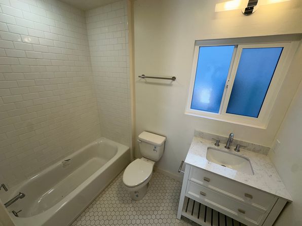 111 N La Cumbre Rd APT 2