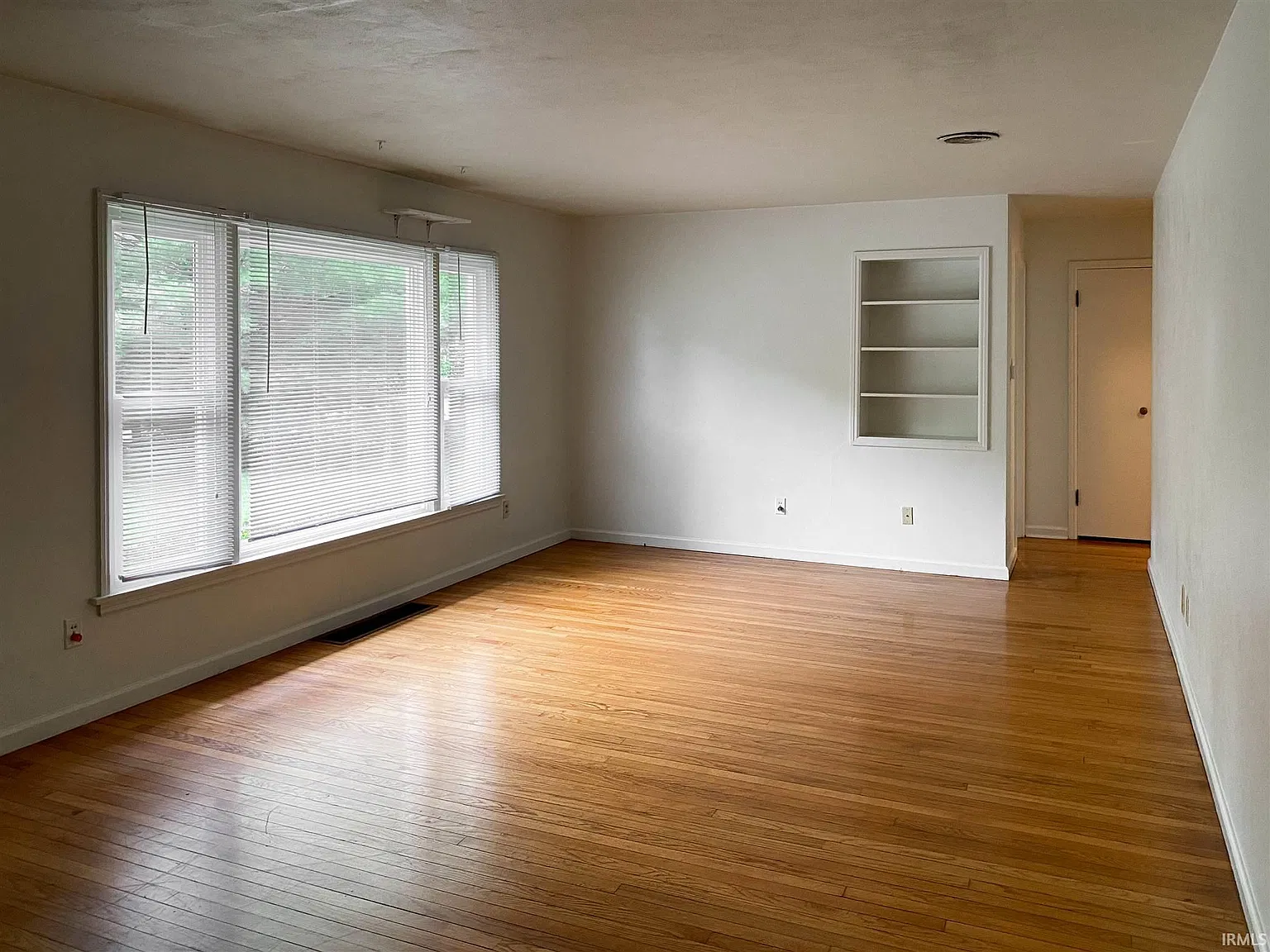 3 bed, 2.0 bath, 1756 sqft, $2,010 — Photo 2