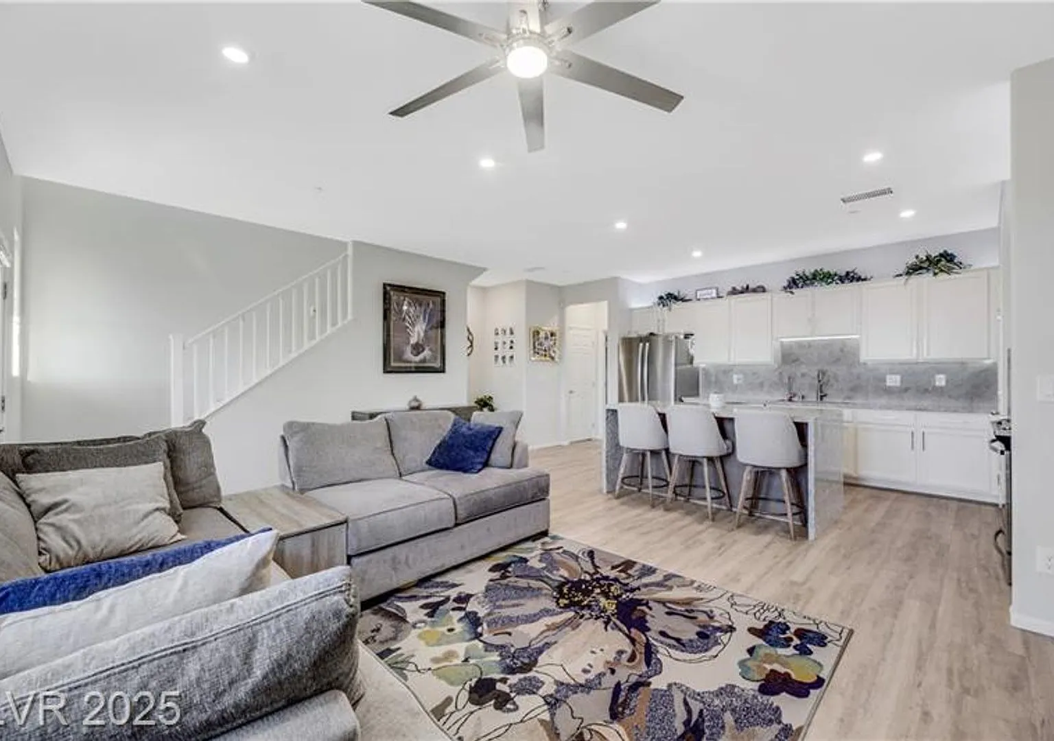 Modern 4-Bed Townhouse in Henderson — Photo 3