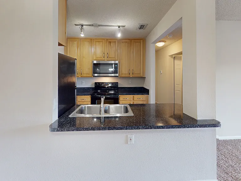 Altamira Place Apartment Homes — Photo 100