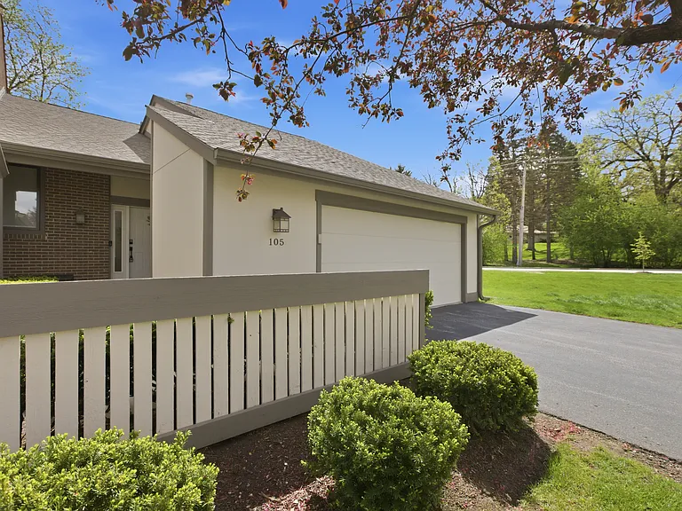 105 Yarrow Ct — Photo 27
