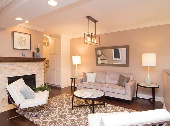 3rd image of 1816 W Melrose St #1