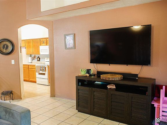 4th image of 1583 E San Pedro St