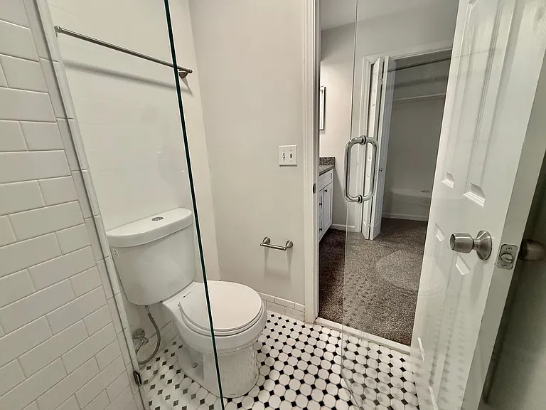 Grotto - 4443-4455 Jefferson St. — Photo 24