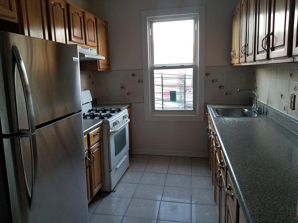 1st image of 8610 121st St